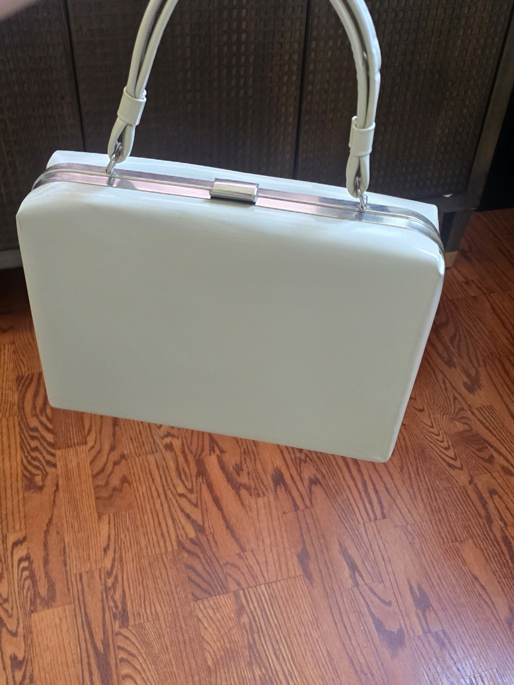 Vintage 60s Beige Cream Patent Box Top Handle Purse Frame Handbag - Picture 2 of 10